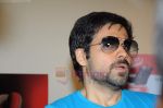 Emraan Hashmi at Reliance store in Vashi on 1st July 2011 (2).JPG